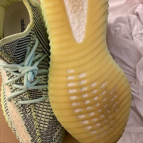 Yezzys - Picture 3 of 6